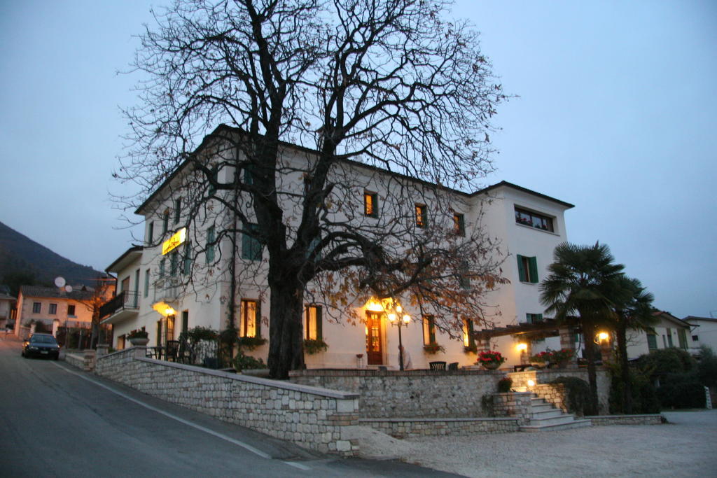 בורסו דל גראפה Locanda Alla Posta מראה חיצוני תמונה